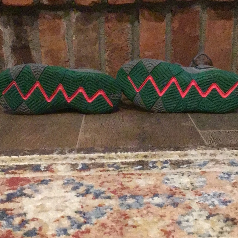 Kyrie 4’s - Picture 3 of 4